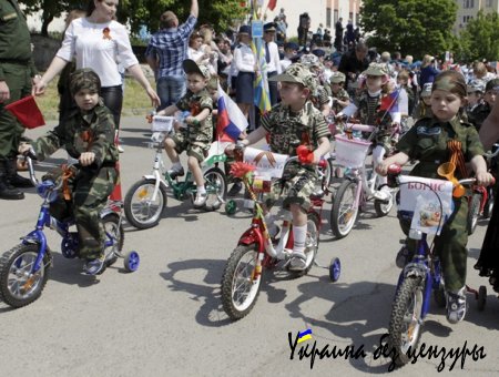 Парад детских войск в России, Канны и селфи Порошенко: фото дня