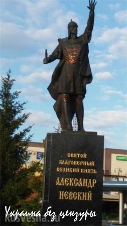 В Харькове похитили меч у памятника Александру Невскому (ФОТО)