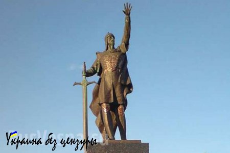 В Харькове похитили меч у памятника Александру Невскому (ФОТО)