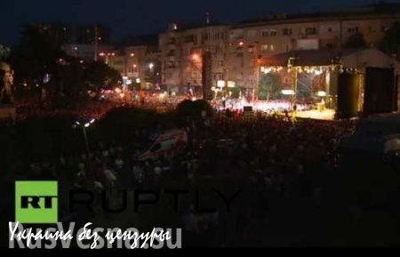 В Македонии началась акция в поддержку правительства (ПРЯМОЙ ЭФИР)