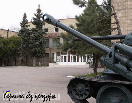 «70 лет спустя — борьба с фашизмом продолжается!» — в Донецком краеведческом музее, частично разрушенном снарядами ВСУ, открылась выставка