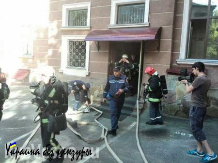 В мэрии Тернополя сжигают документы (ФОТО)