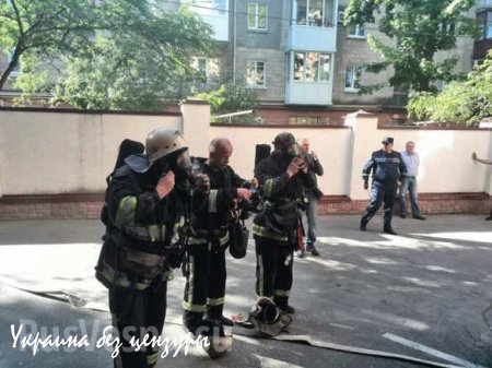 В мэрии Тернополя сжигают документы (ФОТО)