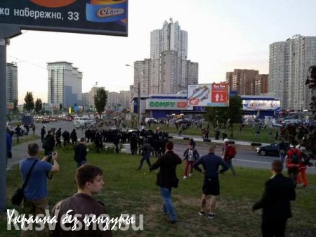 Пятнадцать силовиков пострадали в ходе драки на скандальной стройке в Киеве (ВИДЕО)