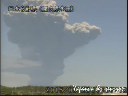 Извержение вулкана в Японии: фото, видео