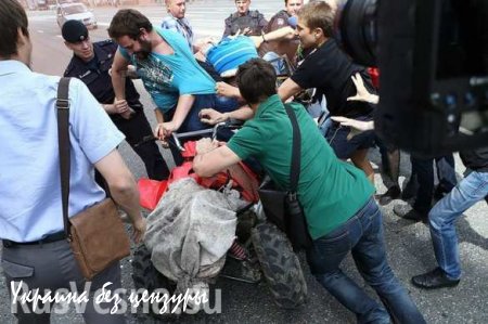 Полиция и православные активисты не позволили провести гей-парад в Москве (ФОТО, ВИДЕО)