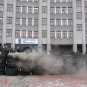 Во Львове радикалы заблокировали налоговую, уже дымят шины (ФОТО)