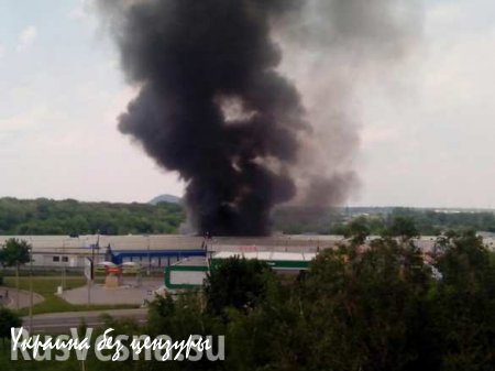 Донецк в огне: разрушенные дома, сгоревший рынок, воронки от взрывов (ФОТО+ВИДЕО)