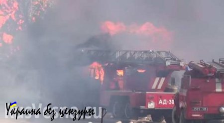 Пожар на нефтебазе под Киевом: горят и взрываются цистерны с топливом (ВИДЕО+ФОТО)