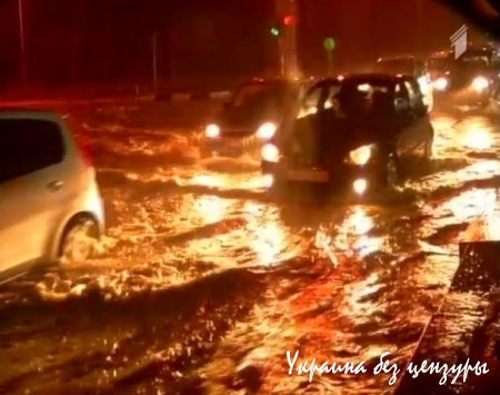 В Тбилиси сильный ливень вызвал наводнение
