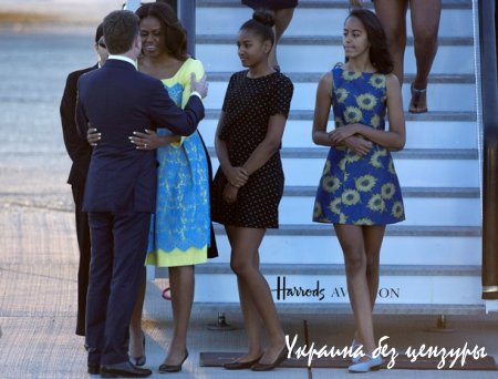 Медведев под Ялтой пьет вино, а жена Обамы удивила платьем: фото дня