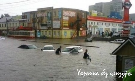 Ливень затопил улицы Москвы, а Курск превратил в Венецию