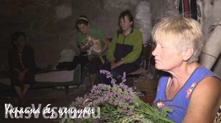 Жители Горловки почти год прячутся от обстрелов ВСУ в подвале школы (ВИДЕО)