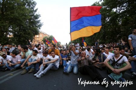 Как разогнали протест в Ереване: фоторепортаж