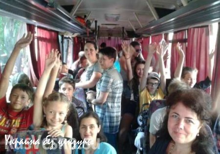 Детей из обстреливаемых районов Донецка отправили на отдых в Снежное (ФОТО)