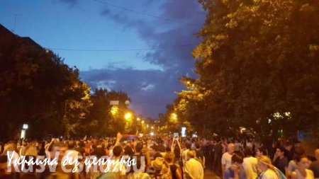 Полиция Армении планирует ночью навести порядок на проспекте Баграмяна
