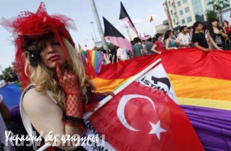 В Турции власти разогнали гомосексуалистов, попытавшихся устроить гей-парад
