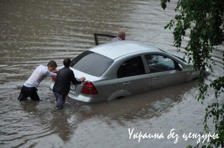 Сильный ливень затопил Тольятти