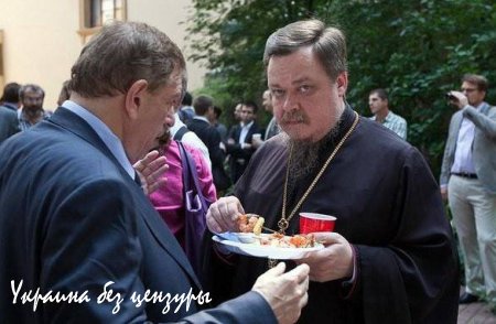 Борцы с американским Госдепом слетелись в посольство США, чтобы……потрескать американских печенек.