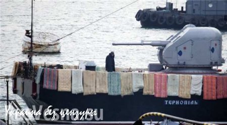 Порошенко утверждает, что украинский флот одержал важную победу — «защитил Украину от агрессора с моря»