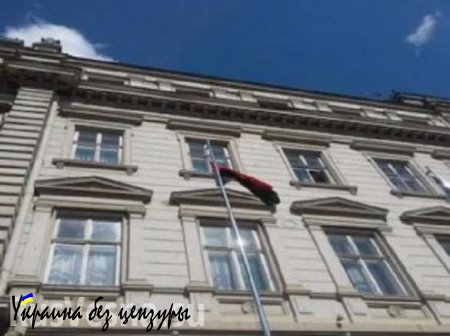 Во Львове флаги ЕС сменили на бандеровские стяги