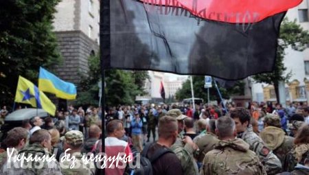 С «Правым сектором» в Киеве протестуют 4 батальона — «Айдар», «Азов», «ОУН» и «Торнадо»