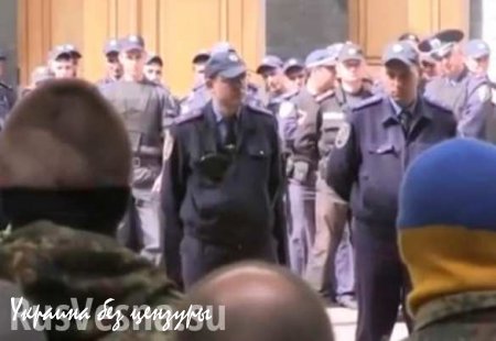 «Авакова на нары!»: протесты «Правого сектора» в Харькове (ВИДЕО)