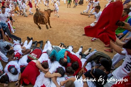В Мукачево ловят "партизан" Яроша, а Яценюк закурил в США: фото дня