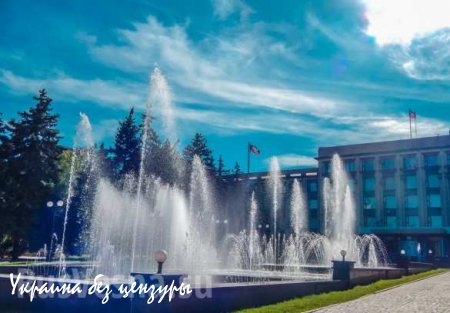 Жителей Бердянска пугают разрушенными от обстрелов ВСУ окраинами Донецка (ФОТО)