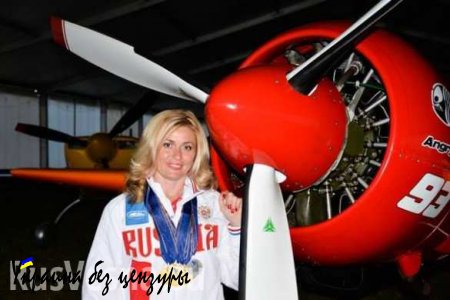 Лучшая летчица мира показала «штопор» на Су-26 в Тверской области (ВИДЕО)