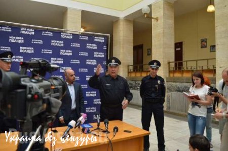 Эпатажный губернатор Закарпатья продефилировал на публике в форме из «Полицейской Академии» (ФОТО + тематический киносюжет)