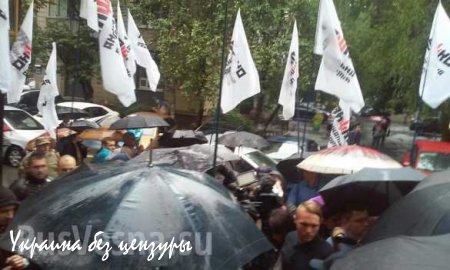 Ляшко с друзьями заблокировал здание Генпрокуратуры (ФОТО с места событий)