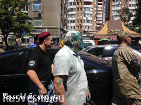 Очередной самосуд в Одессе — пострадавшего осматривают врачи (ФОТО)