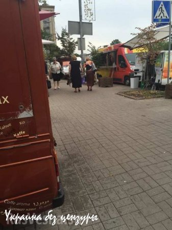 На «сакральном месте» Киева — на Аллее Героев Майдана — теперь торгуют шаурмой