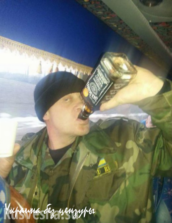 Пьяные бойцы ВСУ дебоширят в Киеве, конфликтуют с милицией и горожанами (ВИДЕО 18+)
