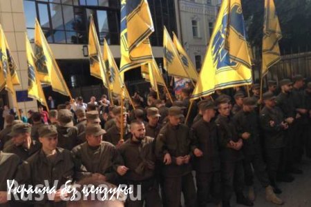 Боевики «Азова» заблокировали здание Государственный Налоговой службы в Киеве (ФОТО, ВИДЕО)