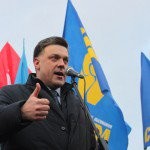 Тягнибок: Мы добьем Донбасс и водрузим желто-синий флаг над руинами Кремля Тягнибок: Мы добьем Донбасс и водрузим желто-синий флаг над руинами Кремля