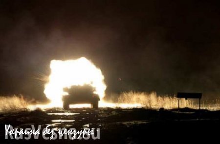 ВСУ обстреляли окраины Донецка, в результате в частном секторе начались пожары