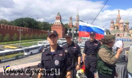 На Москворецком мосту произошла стычка ветеранов ВДВ с активистами (ФОТО)