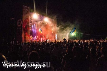 Ритуальные скачки, ряженые попы и нацистские «зиги» — в Луцке проходит «патриотический» фестиваль «Бандерштат» (ФОТО+ВИДЕО)