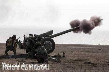 Ночной бой в Старомихайловке: тяжелая артиллерия ВСУ уничтожает поселок (ВИДЕО)