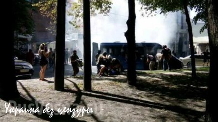 Сегодня в Харькове: офис «Оппоблока» обстреливают и забрасывают камнями, Добкину сожгли машину (ВИДЕО+ФОТО, обновляется)