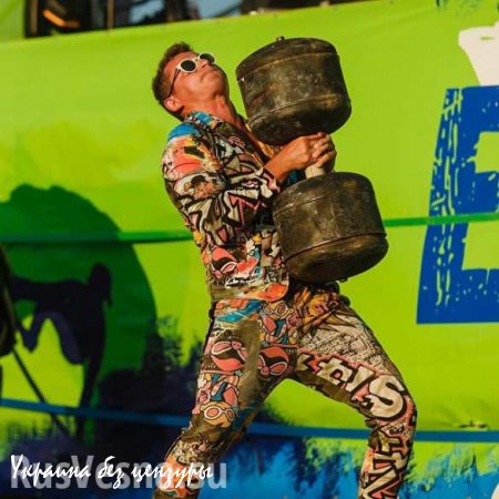 Певец из Украины не побоялся стать ведущим фестиваля в Крыму (ФОТО)