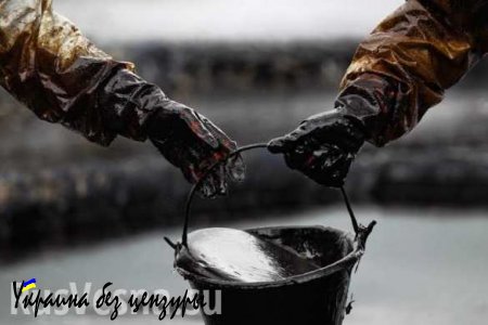 Нефть держится ниже $50 за баррель Brent