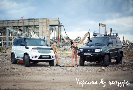 Женщины ЛНР на руинах аэропорта и коричневые облака в Запорожье: фото дня