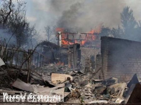 ВСУ начали утренний обстрел поселка Спартак (ДНР) из минометов, горят жилые дома