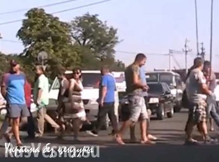 «Правый Сектор» перекрыл трассу в Первомайске (ВИДЕО)