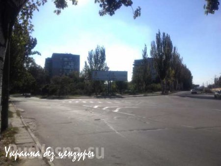 «ЛГБТ-АТО» — в Запорожье у КПП артиллерийской части билборды с геями заменили на лесбиянок (ВИДЕО+ФОТО)