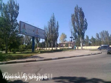 «ЛГБТ-АТО» — в Запорожье у КПП артиллерийской части билборды с геями заменили на лесбиянок (ВИДЕО+ФОТО)