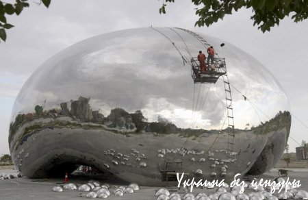 VIP-вагоны в поездах и светофор на пустыре: фото дня